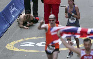 VIDEO: Marine finishes Boston Marathon on hands and knees in honor of fallen comrades